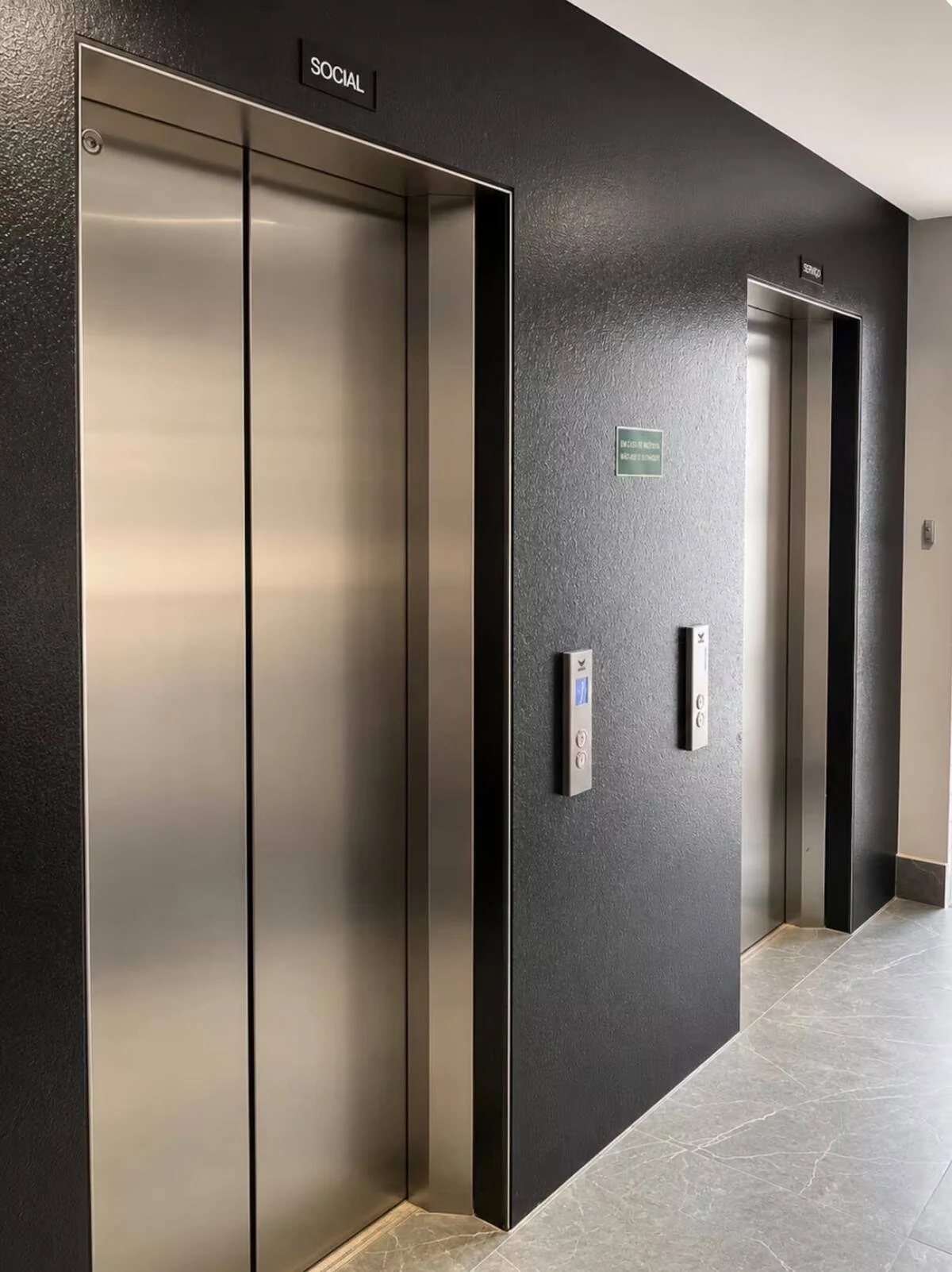 Elevadores, apartamento pé na areia em Praia Grande