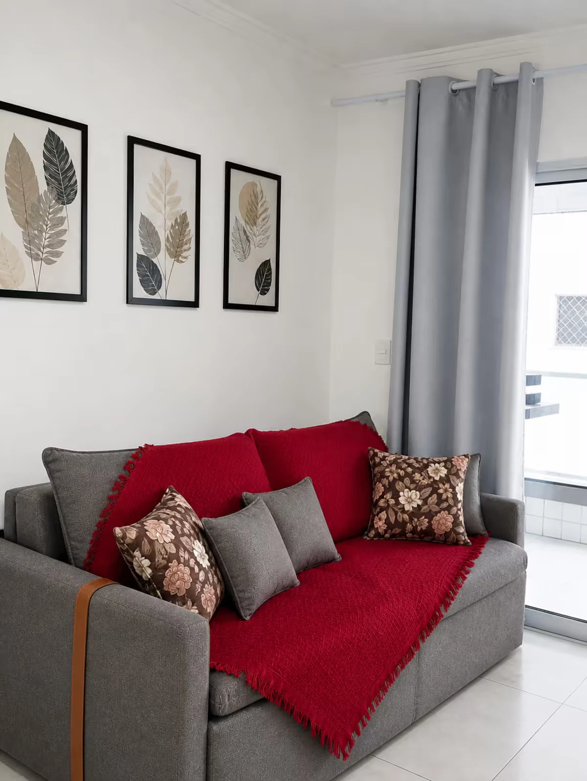 Quarto e sala, apartamento pé na areia em Praia Grande