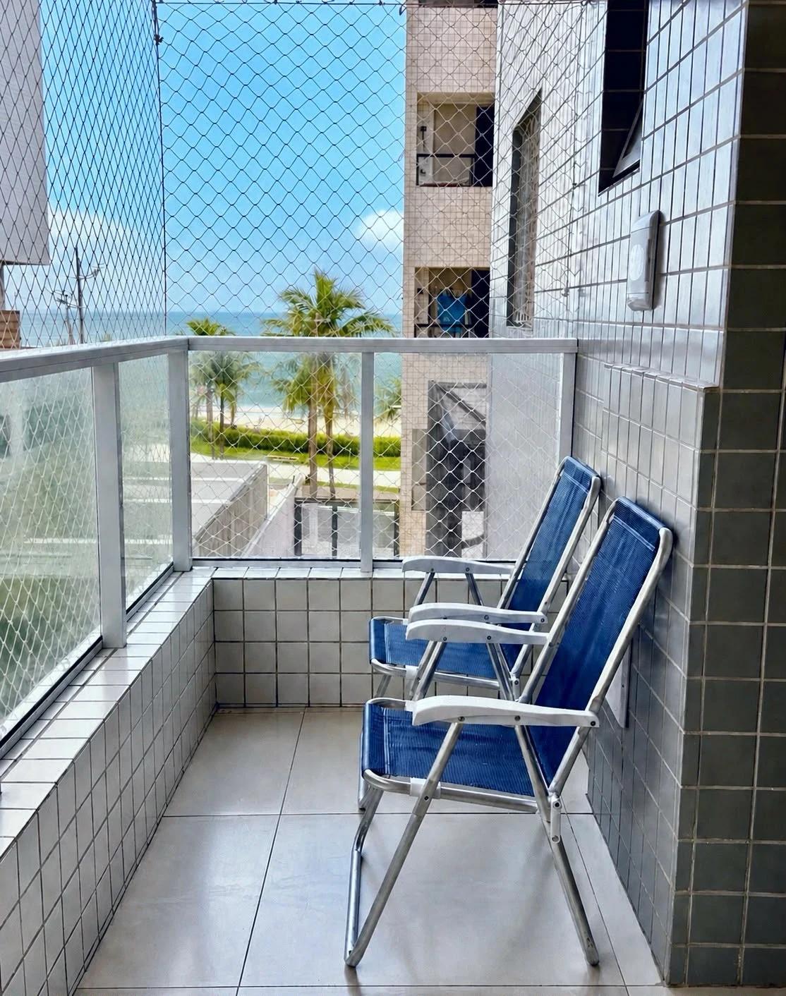 Sacada e vista, apartamento pé na areia em Praia Grande